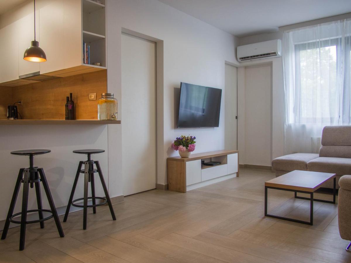 Apartment Adeari *